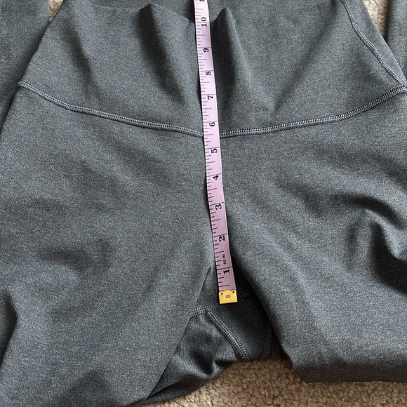 “Everlane: Perform Leggings size medium” - Picture 5 of 6